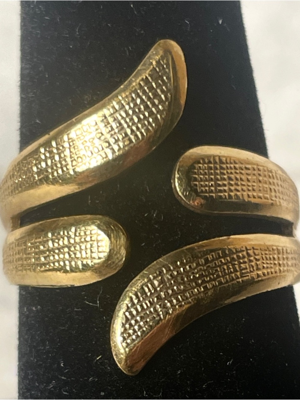 Gold Tone Textured Wrap Ring Size 8